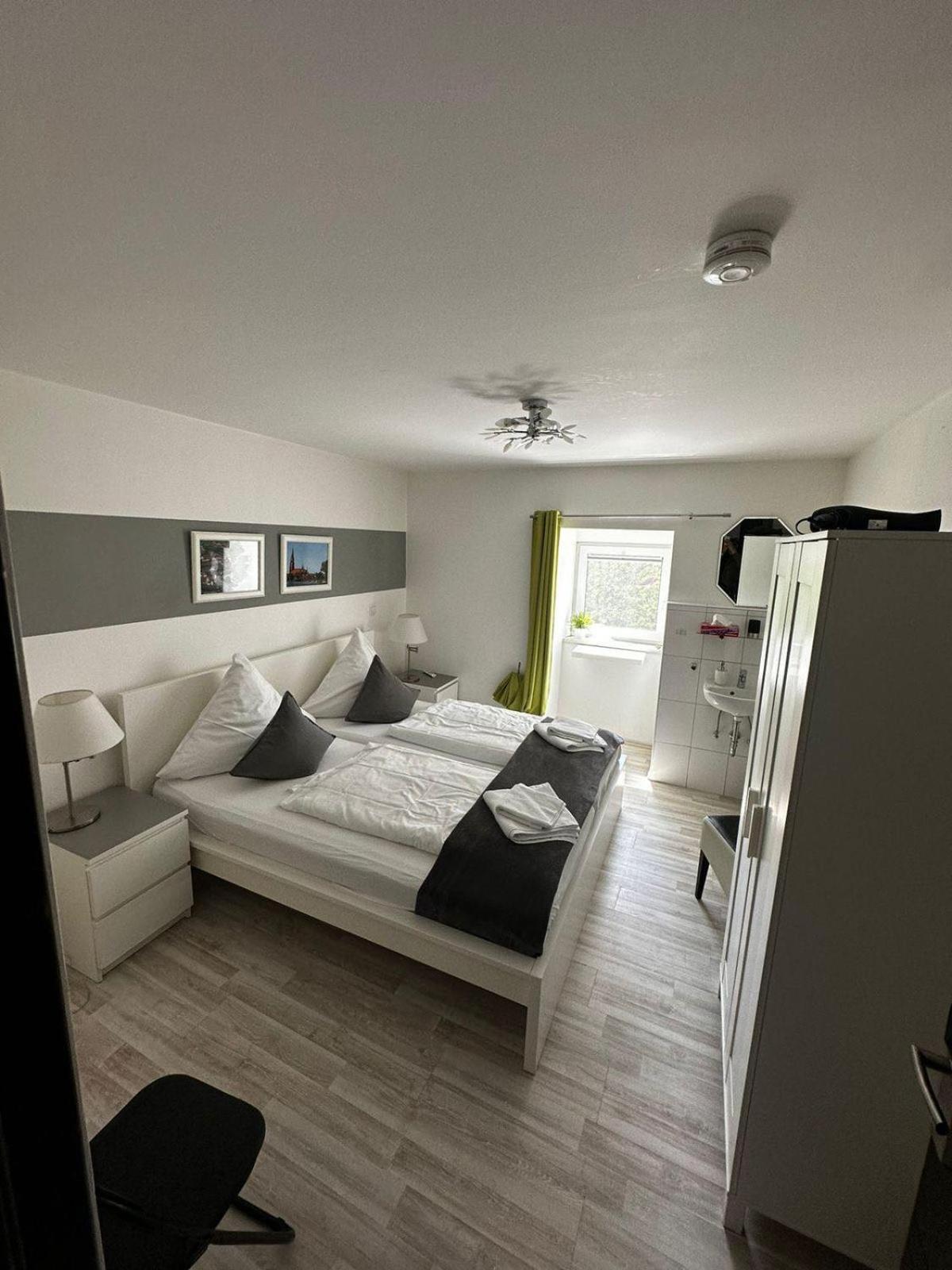 Hotel Deutscher Hof Schleswig Bagian luar foto