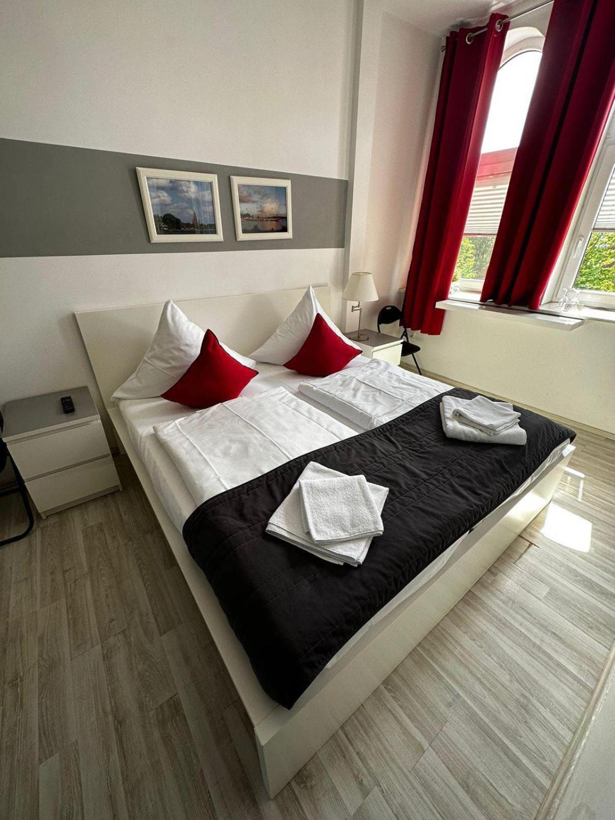 Hotel Deutscher Hof Schleswig Bagian luar foto